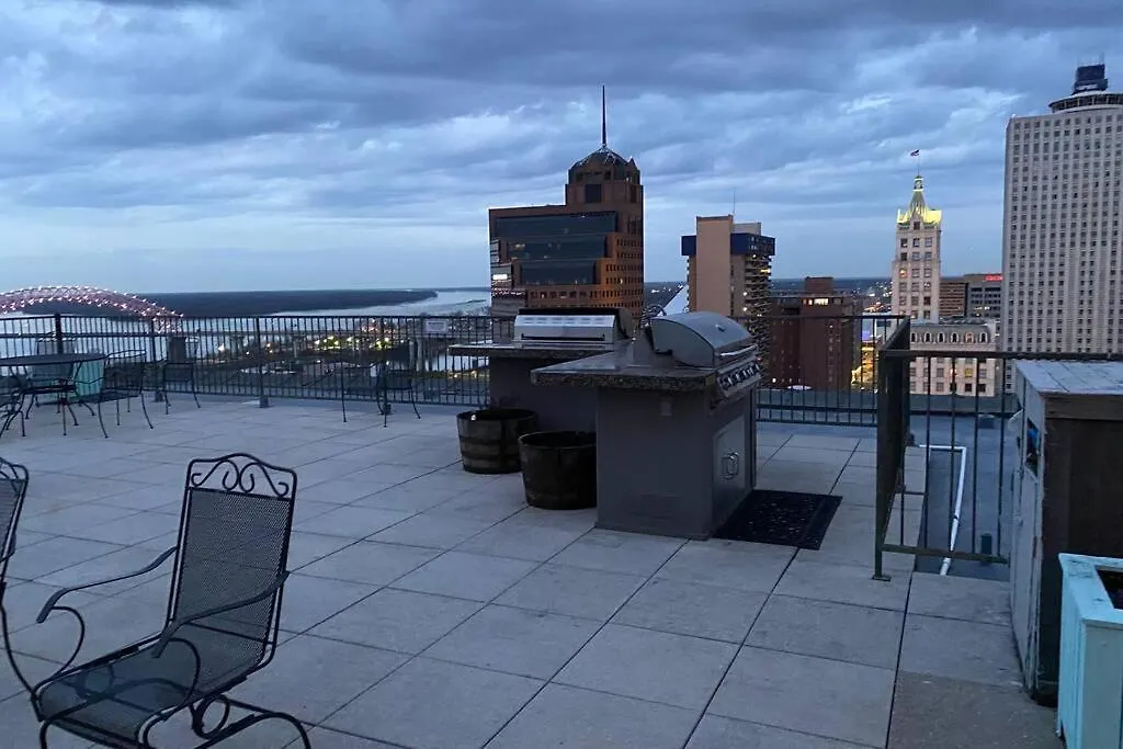 Luxurious Penthouse With City Views In Downtown Memphis Apartment